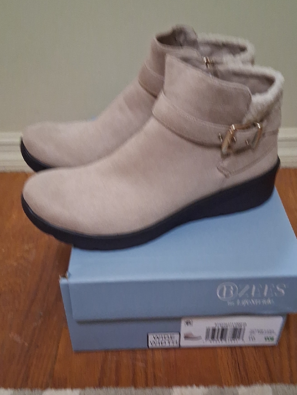 NIB Bzees for Lifestride 10 W Beige/Tan Boots/Booties